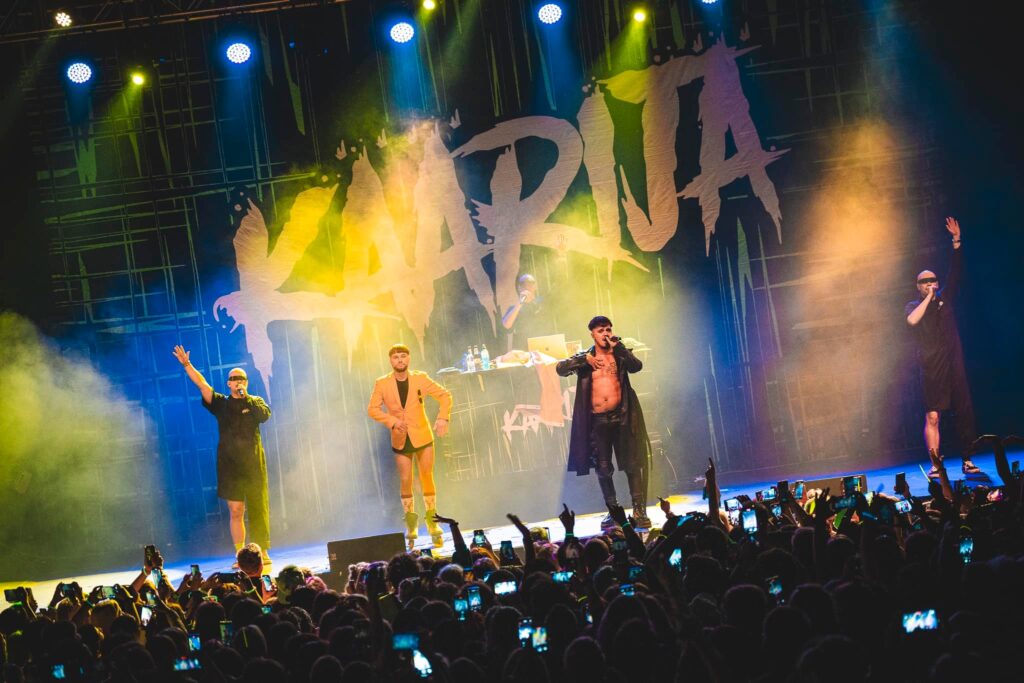 Image of a Finnish artist called Käärijä and background singers with 10 x 6 meter (32.8 ft x 19.7 ft) size backdrop in the background